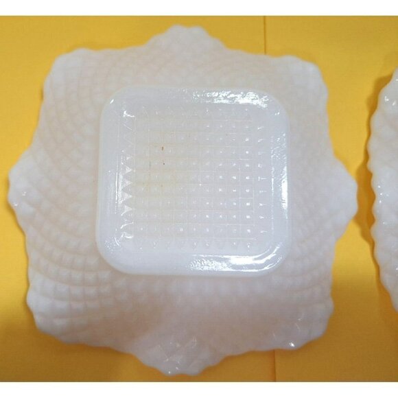 Anchor Hocking Set of 2 Ruffled Edge Quilted Diamond Pattern 7" Dessert Dishes - Picture 5 of 8